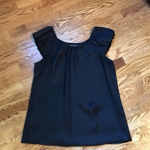 Black sleeveless tunic top.